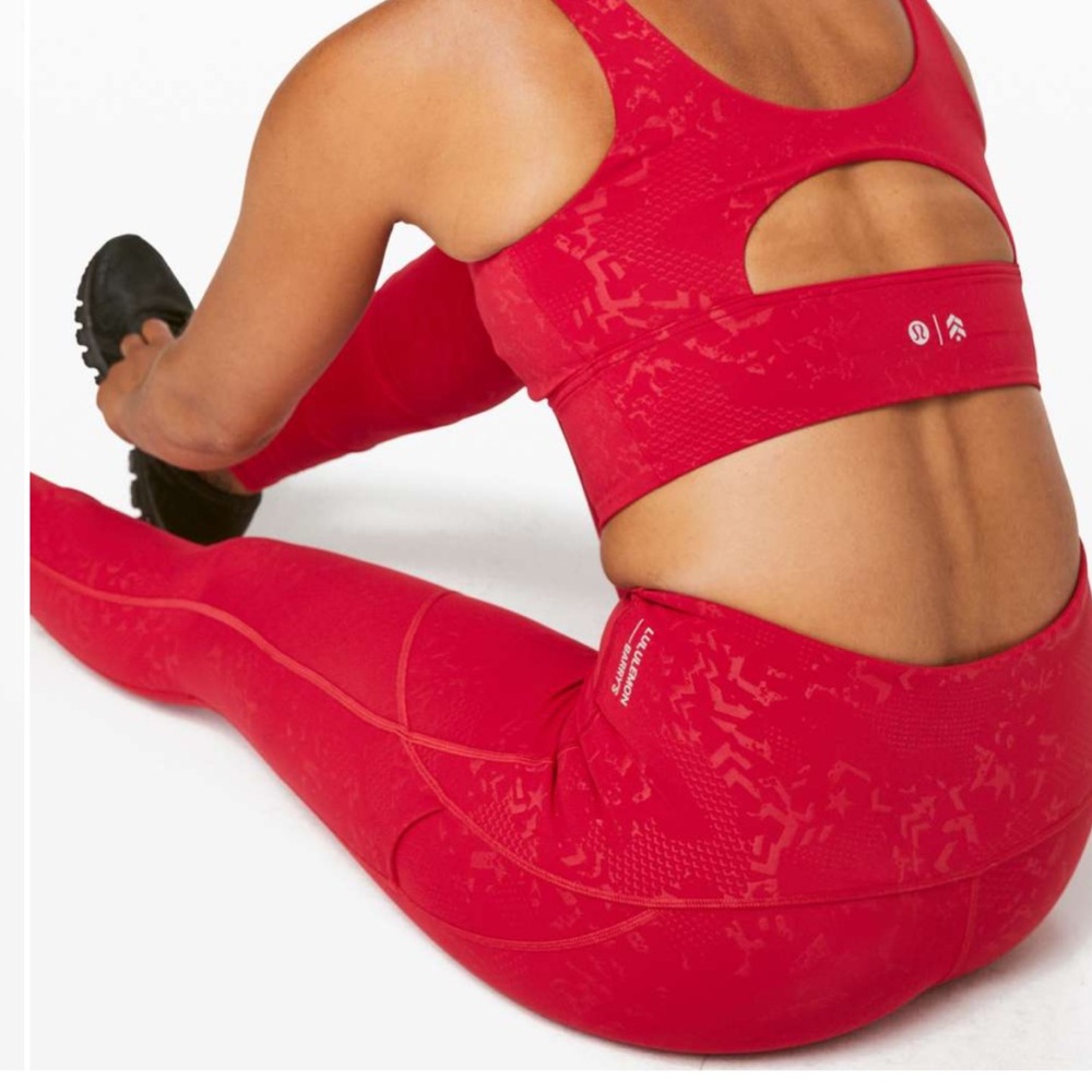 SET Lululemon x Barry’s Stronger As One Bra and Legging in Emboss Red, Size 6